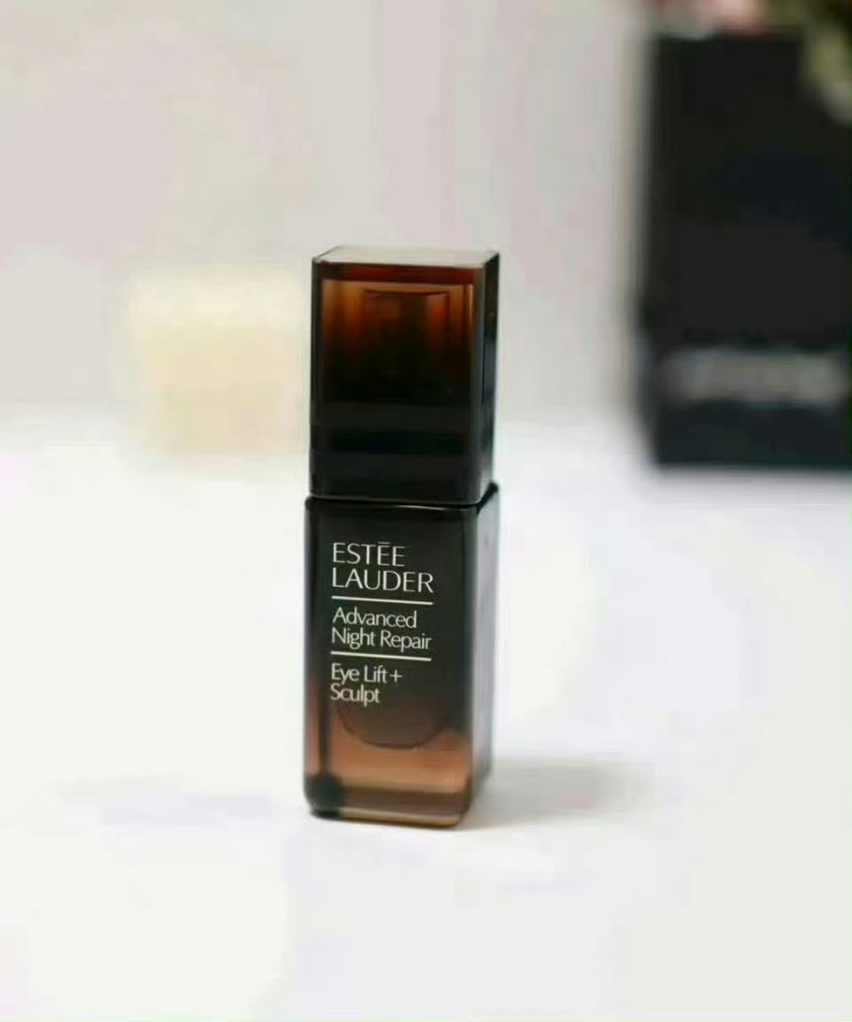 兴趣创作计划美妆篇咬牙入的雅诗兰黛微雕眼霜，值回票价了！✨ 作为常年被“肿眼泡+