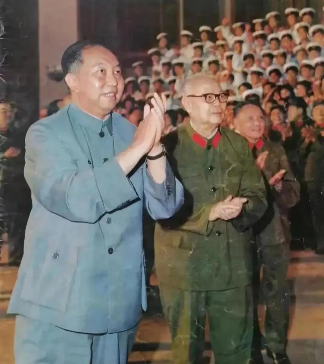 三位领导人同时露面，十分罕见！您认识他们分别是谁吗？