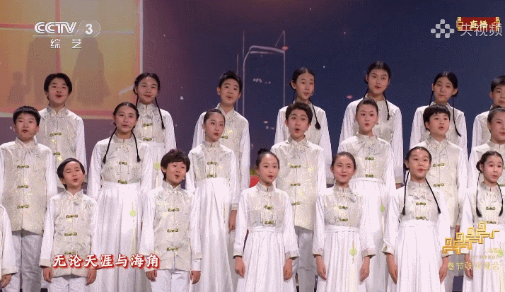 【#听到难忘今宵才算过了年#】春晚即将结束，但红火的日子还在继续。今晚，我们欢聚