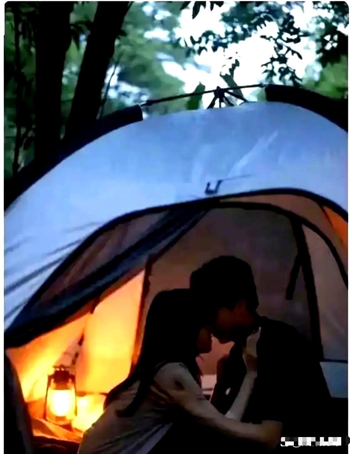 [太阳]女驴友彻夜不归，丈夫跟踪5公里后，在半山腰一把拉开帐篷，手电筒照进帐篷，
