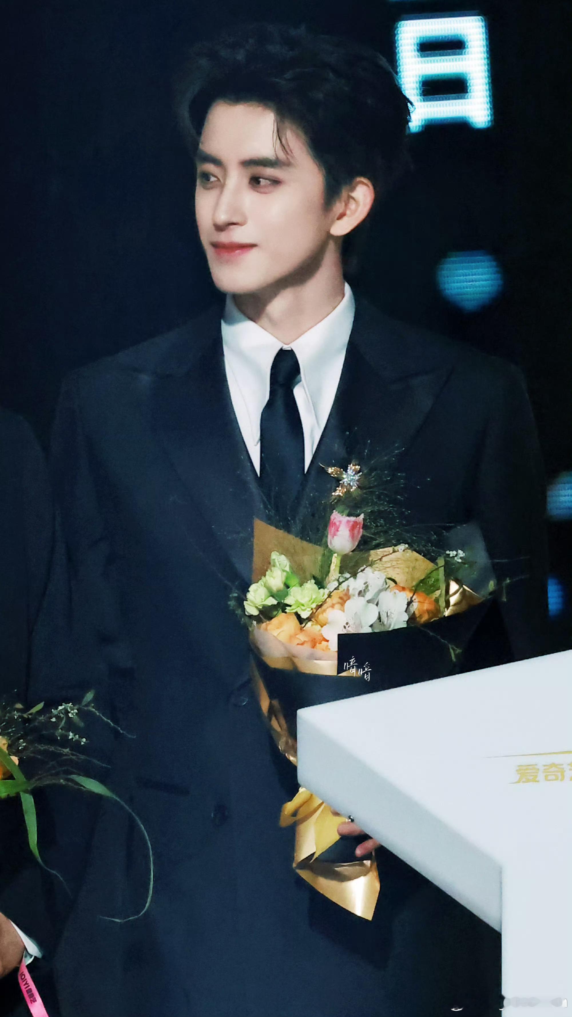 敖瑞鹏被喊张凌赫我只知道我能认出敖瑞鹏，谁认错谁尴尬的事，一群人认不出自己担，啊