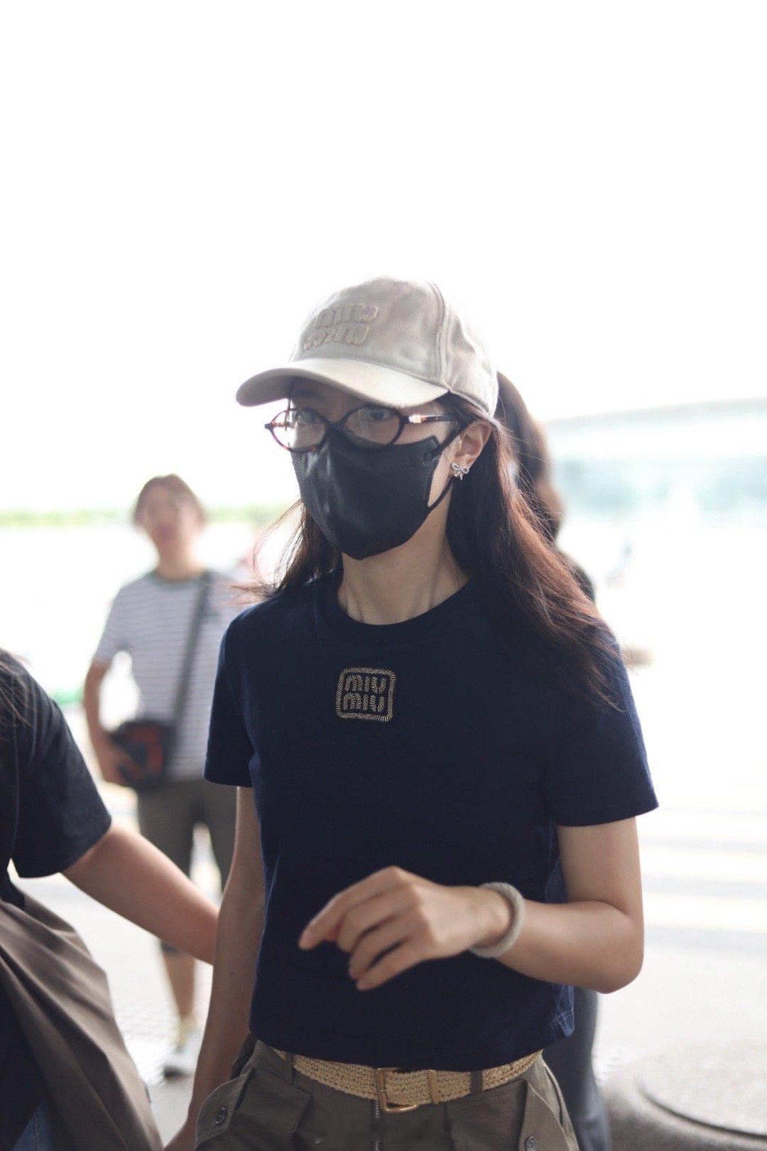 #赵今麦出发参加飞天奖# 糯糯的麦麦 ​​​