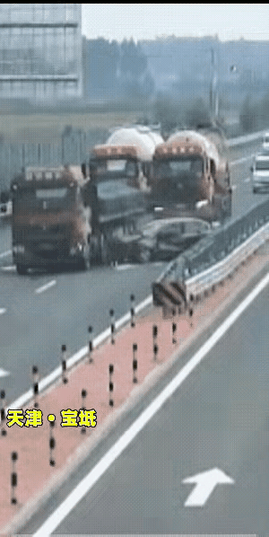 虎入狼群了？
唉！又犯忌了，远离大货车，远离大货车，掐着耳朵根子提醒，就是不长记