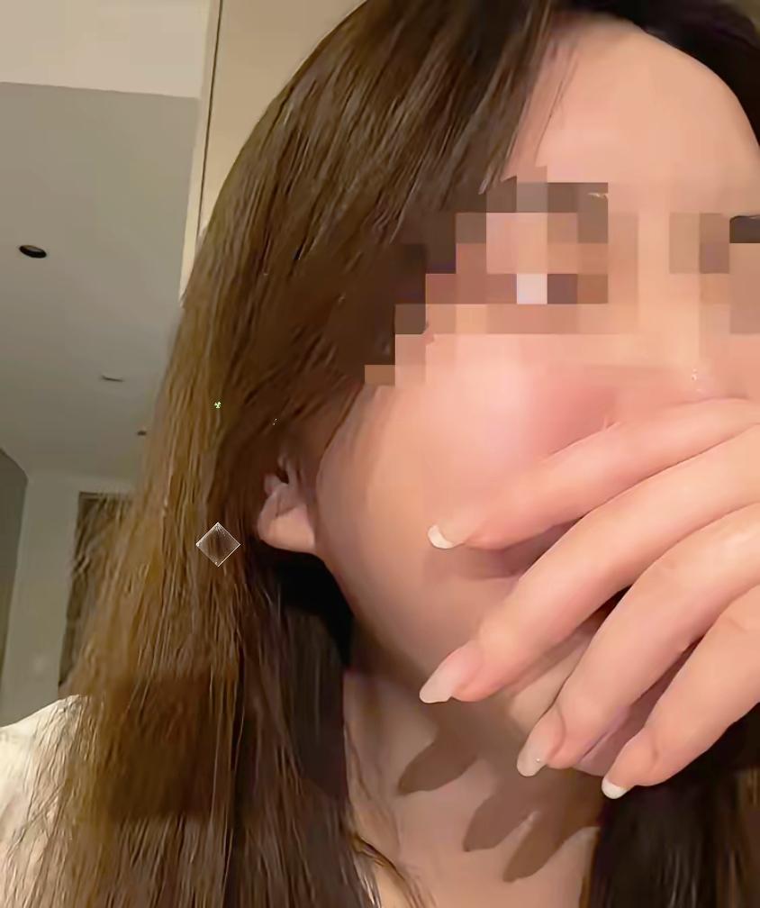 郑州一个普通女文员，月薪才四千多，前阵子跟领导请了三天假，借口是“生理期难受”。