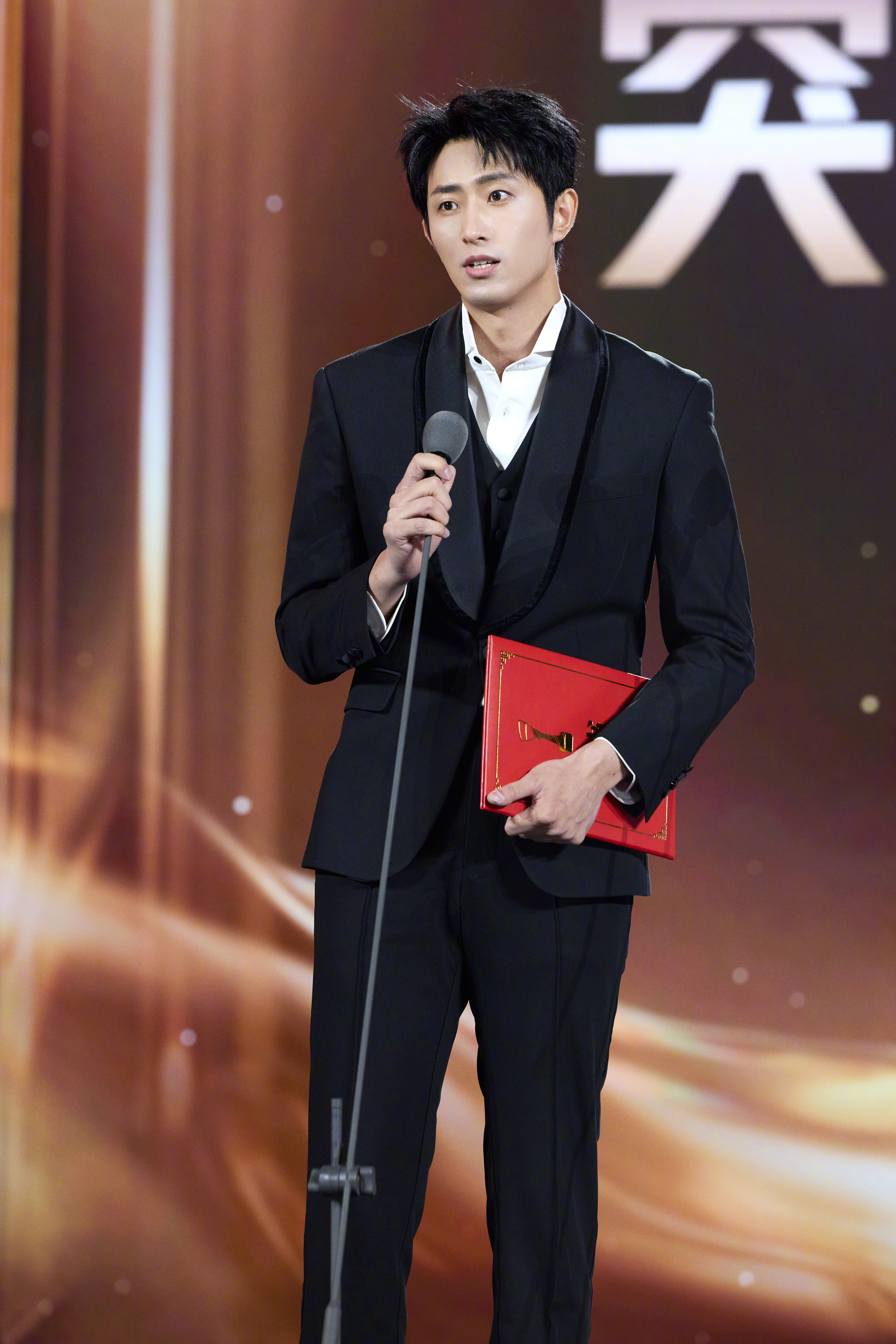 王凯沐年度微短剧突破男演员  他是荧幕上的多面手，也是现实中的追梦人！凭借《我与