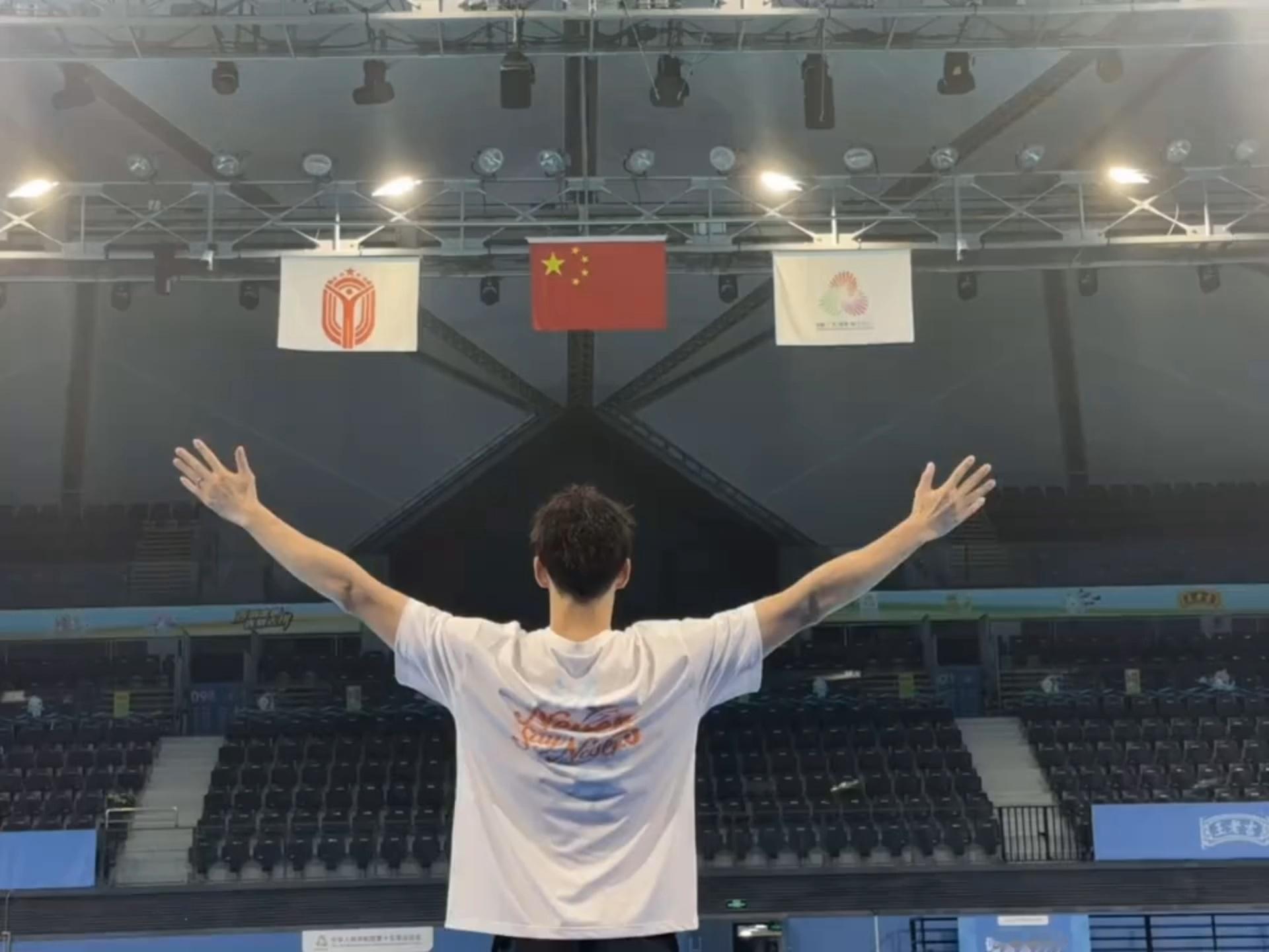 18.0    『9462』摆拍后转身呆呆站定完全是坨本坨！