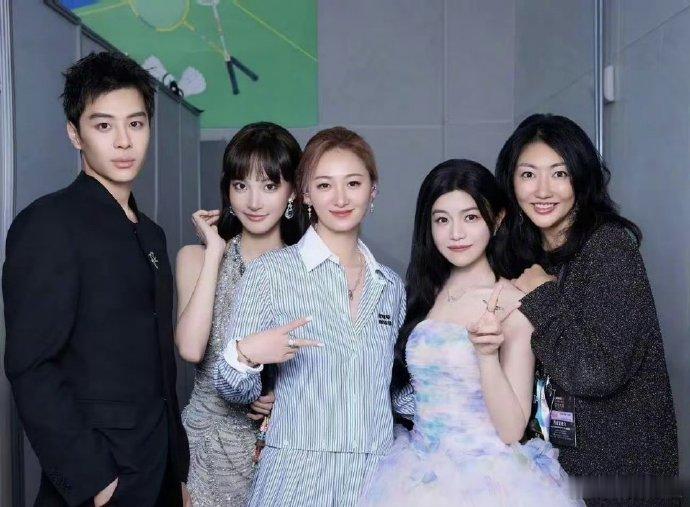陈妍希当年被嘲包子脸，责任全在造妆师，明明头和脸都很小的美女，不然陈晓怎么看得上