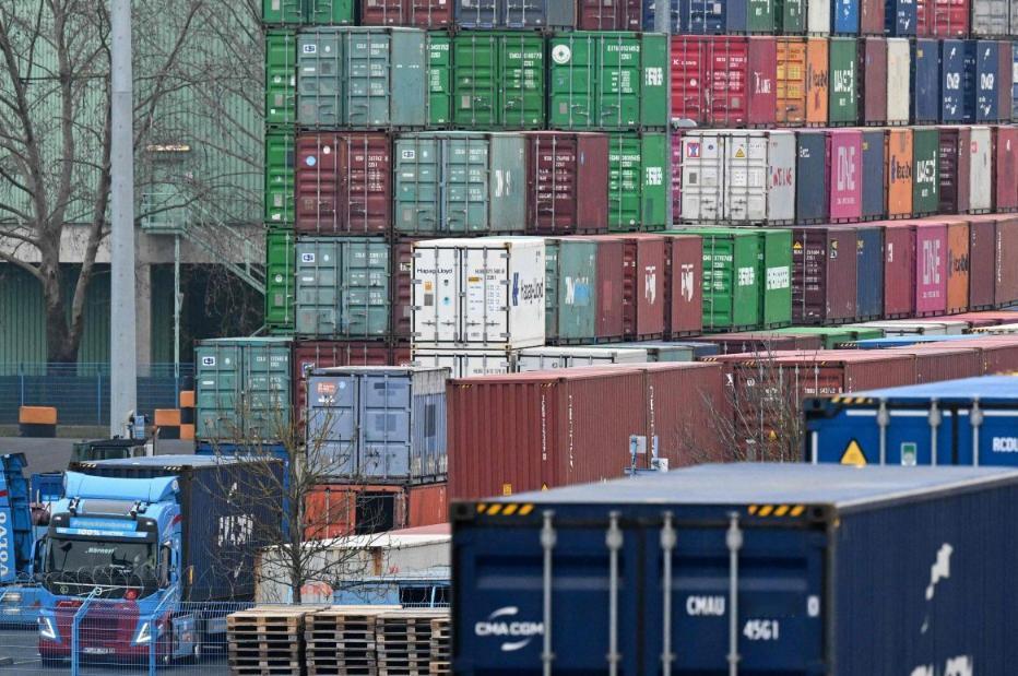 2026全球金融警报拉响！六大危机源或引爆超历史级震荡
 
2025年全球股市的