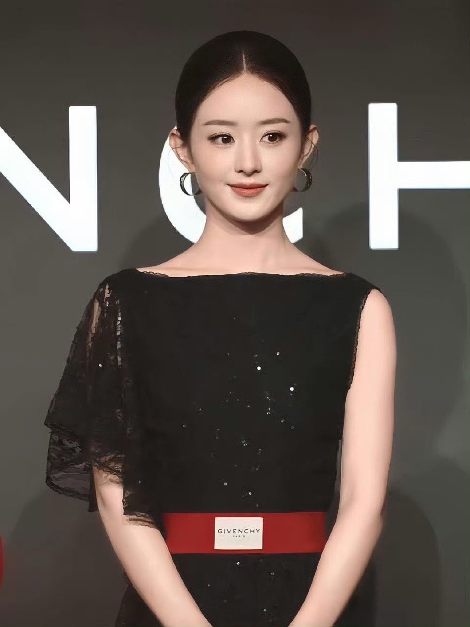 赵丽颖直播，赵丽颖纪梵希晚宴直播生图状态，是飞天金鹰双料视后呀[送花花] ​​​