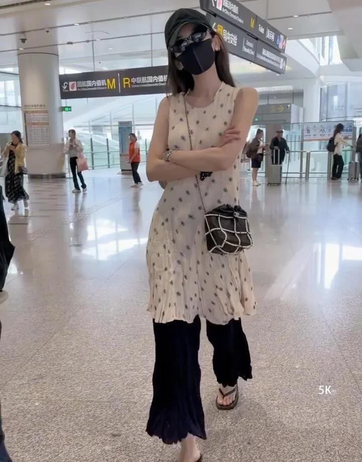 啊啊啊啊啊！！！机场偶遇娜扎！！拿捏心动
明星同款明星同款女明星同款 女明星明星