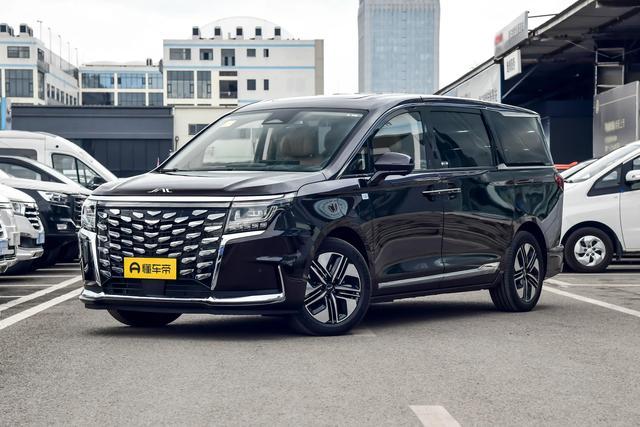 江淮瑞风RF8悦享系列车型上市，指导价19.99万元起，限时抢购价17.69万元