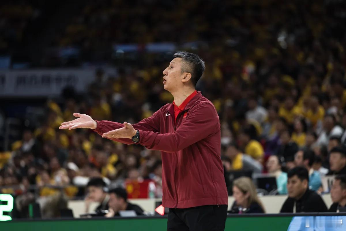 这会儿得顶住，这球打的回来。下半场到现在来看，这球能磨回来，韩国队劲儿暂时过了。