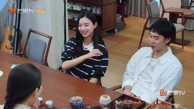 【#爱的修学旅行#2 EP01微直播】
#林子濠陈瑜求婚极限60秒##爱的修学旅行2开播#
@陈瑜E