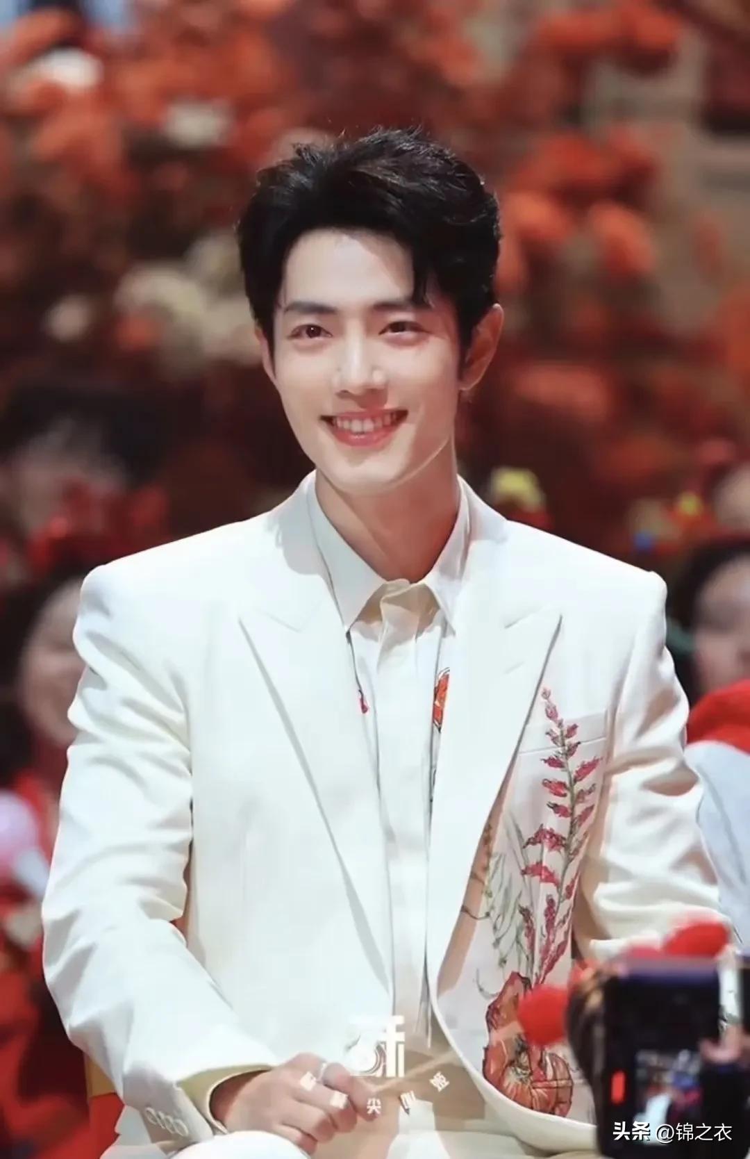 感觉肖战干什么都能成功，记得他一开始台词还有口音，就练台词；虽然他是演技爆的。