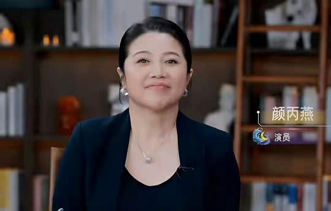 不要成为下一个丁嘉丽！颜丙燕找了小20岁的圈内男友，曾被误认为“母子”，官宣恋情