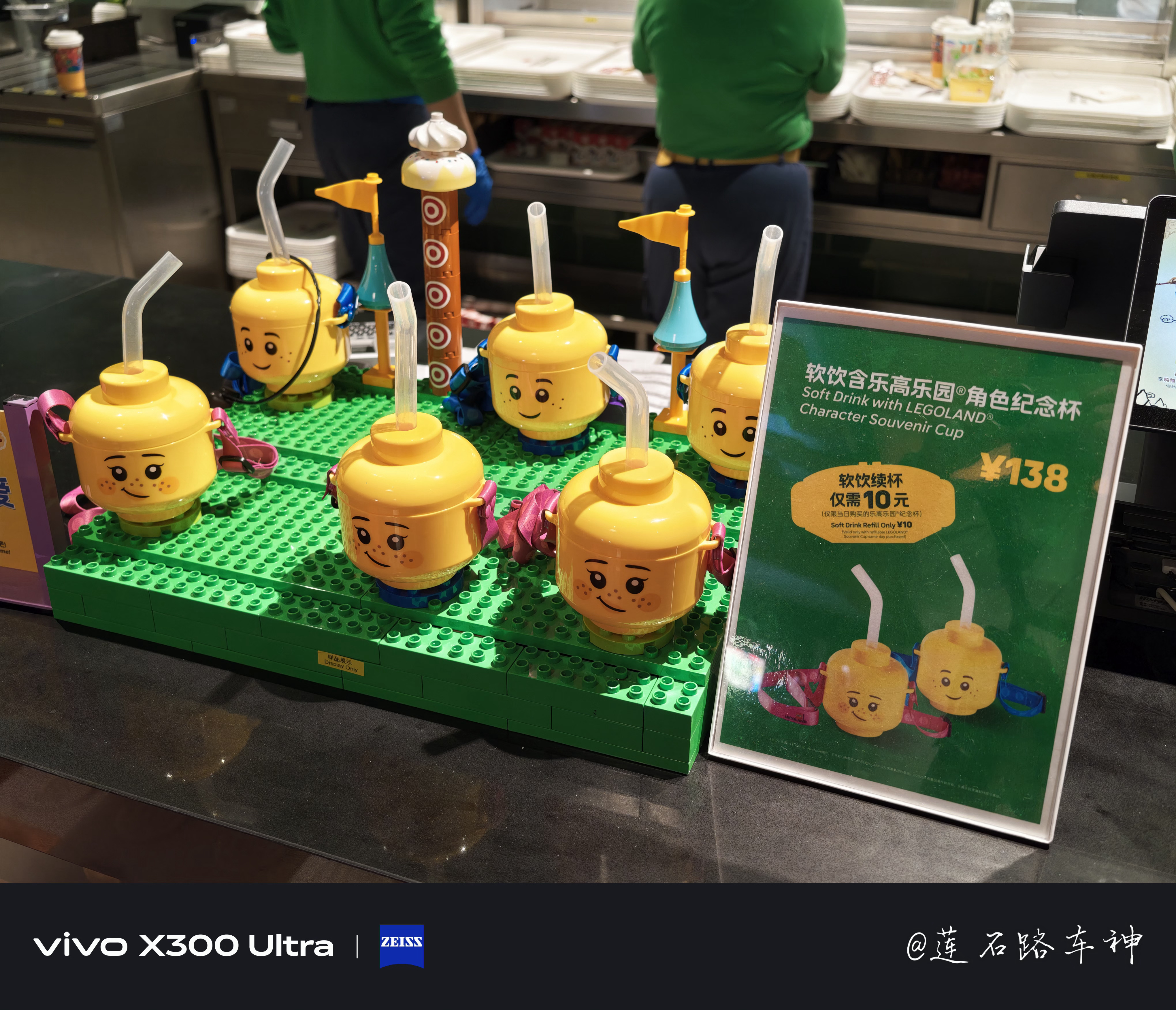 主题乐园饮料续杯价格对比:上海乐高乐园续杯10块。郑州方特续杯1分钱。外国品牌续