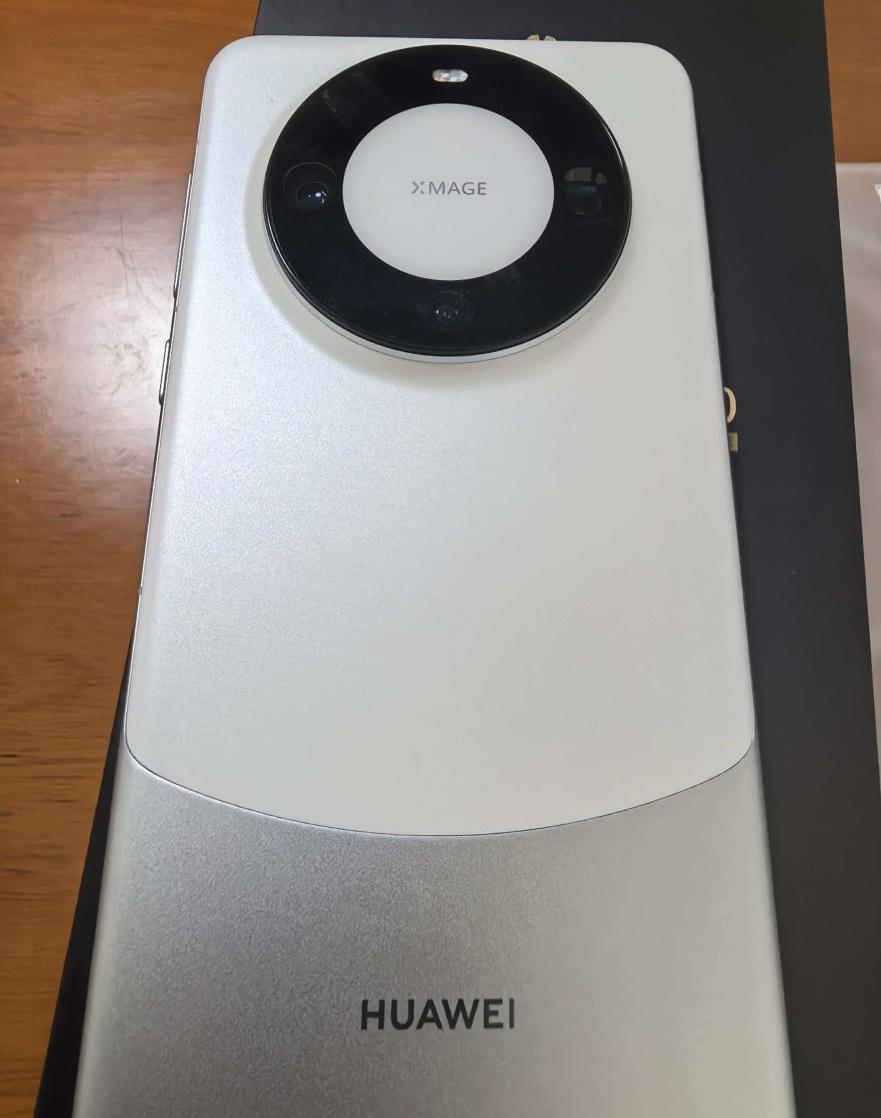 还有人在用华为Mate60吗？我之前算是首批购买且拿到手机的用户，用了一年多，后