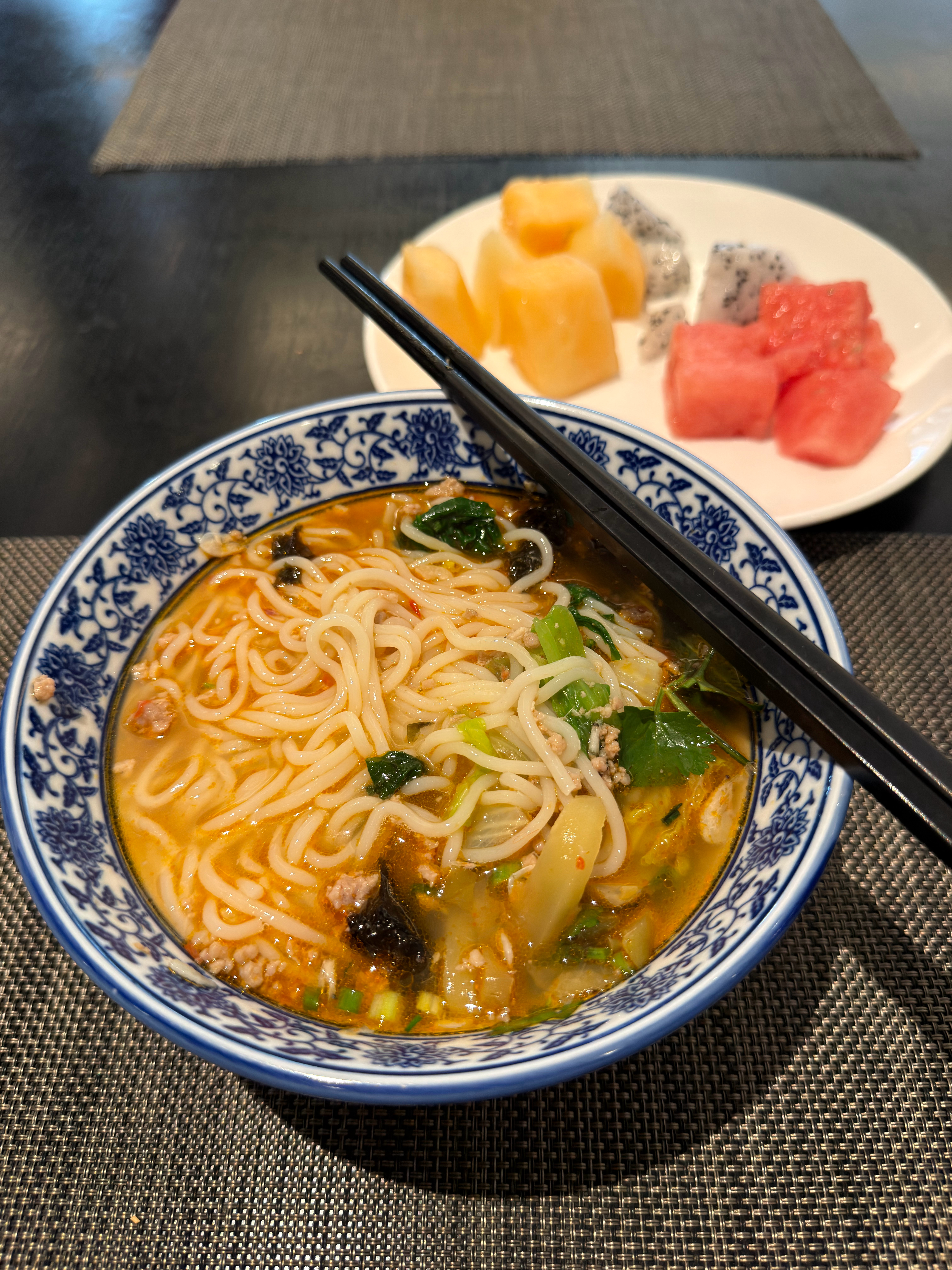 今天是一款车的闭门会体验，不让拍照也不让拍摄视频，也签了保密协议，大家猜是哪款？