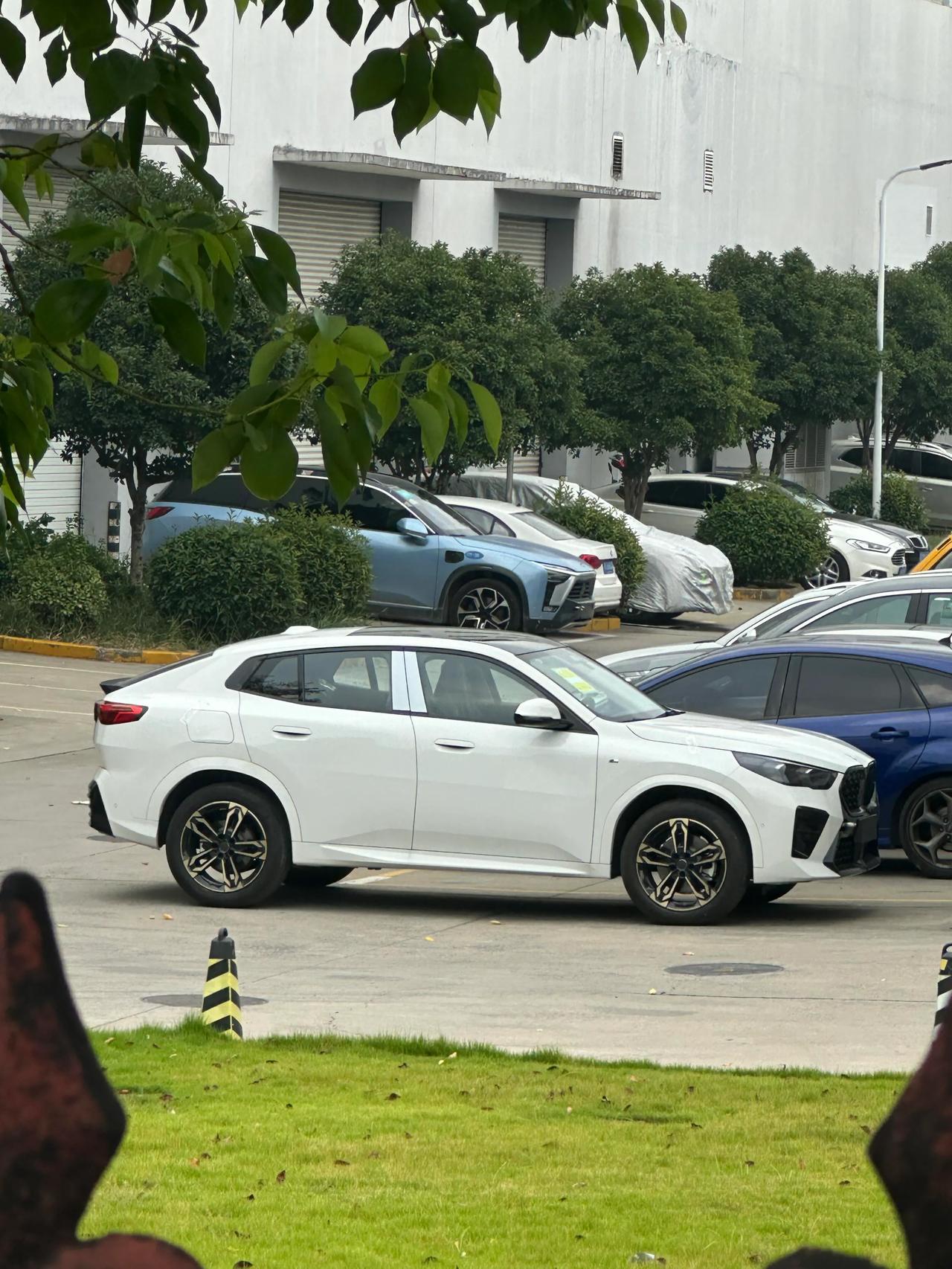 宝马新X2无伪装图

怎么看着像老头乐啊，不是看到宝马标，我还以为老头乐出新款了