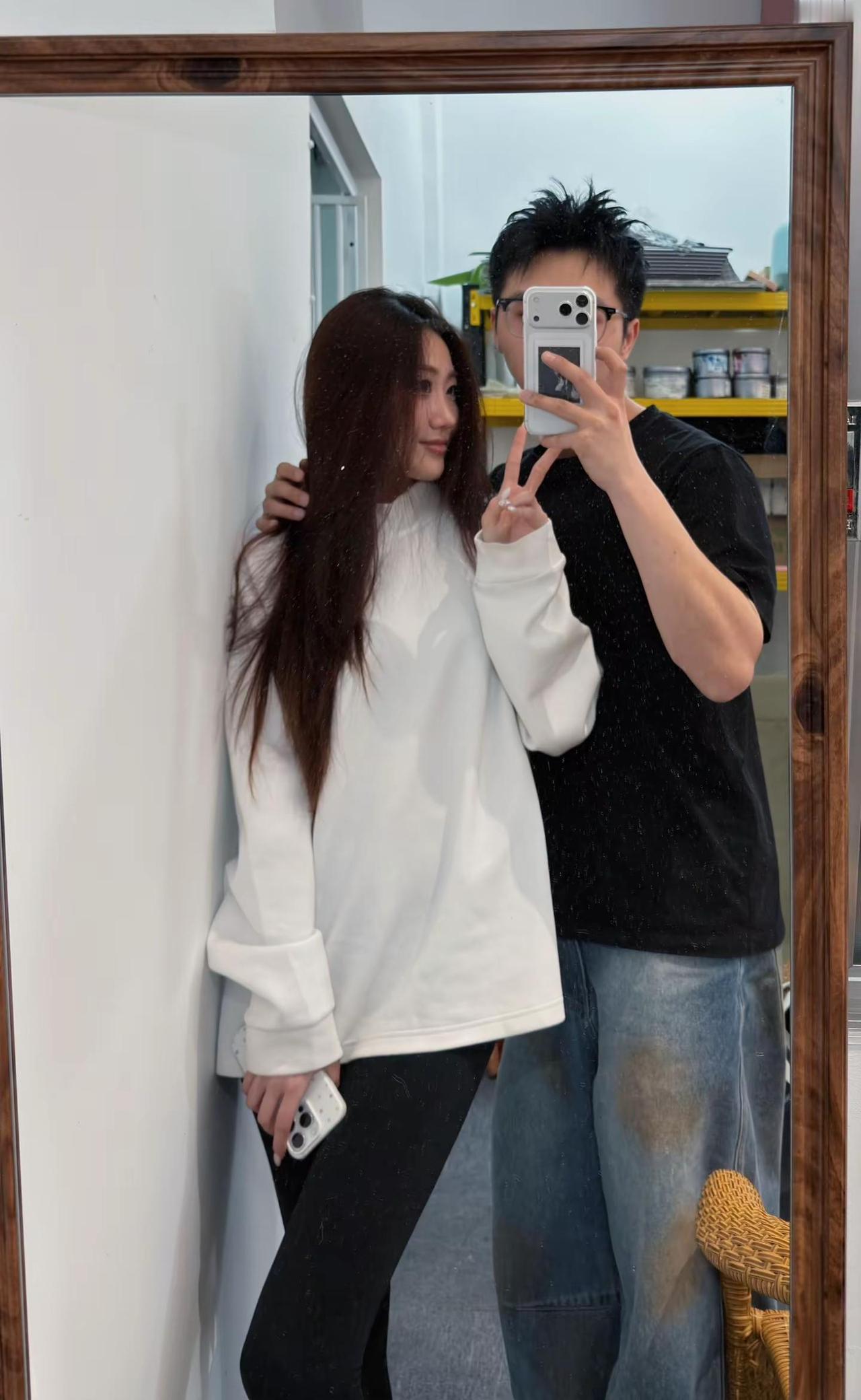 我盼你顺 盼你好 我盼你多金 盼你开心 盼你岁岁平安 但更希望年年有你@972