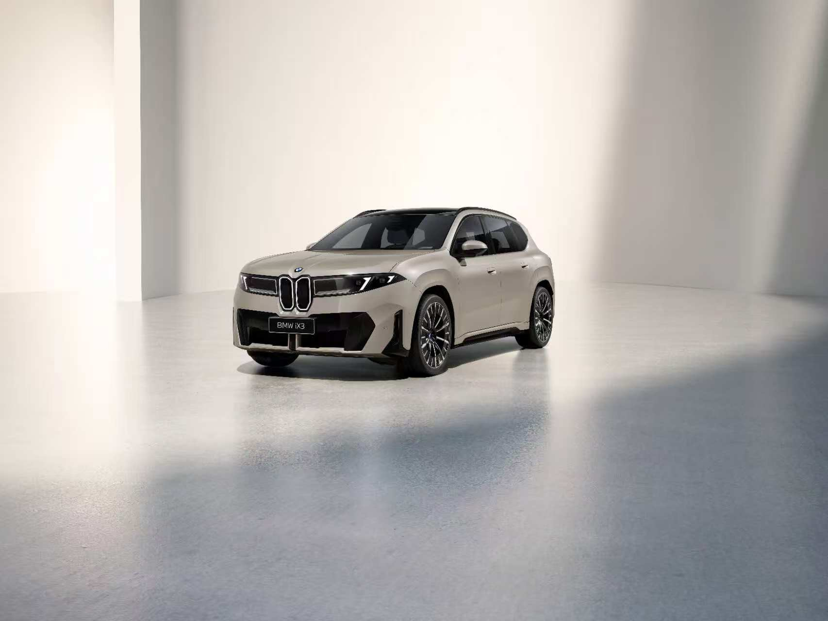 心态是不是年轻，其实跟年龄无关。当年宝马i3这么韭菜这么新潮的车型，其实是家里长