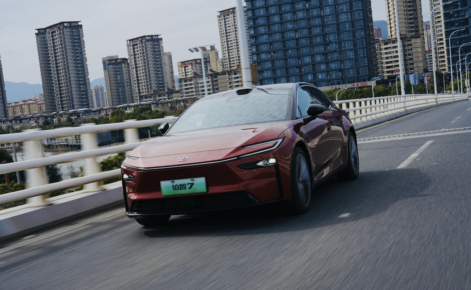 【曹旭东说丰田铂智7将上R7大模型】 铂智7发布前科技大咖先验货 铂智7刚亮相，