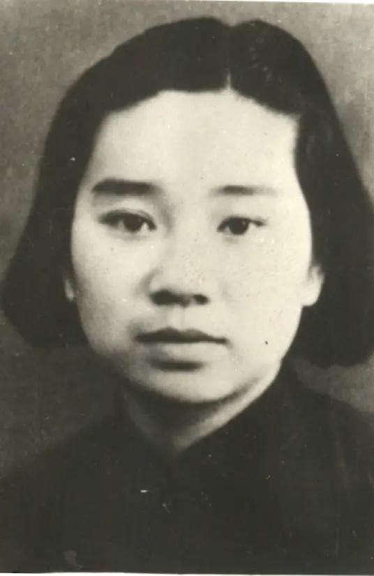 1941年，女党员干部朱凡被俘，日军见寻常酷刑没用，就把她带到湖边，将她的一只脚