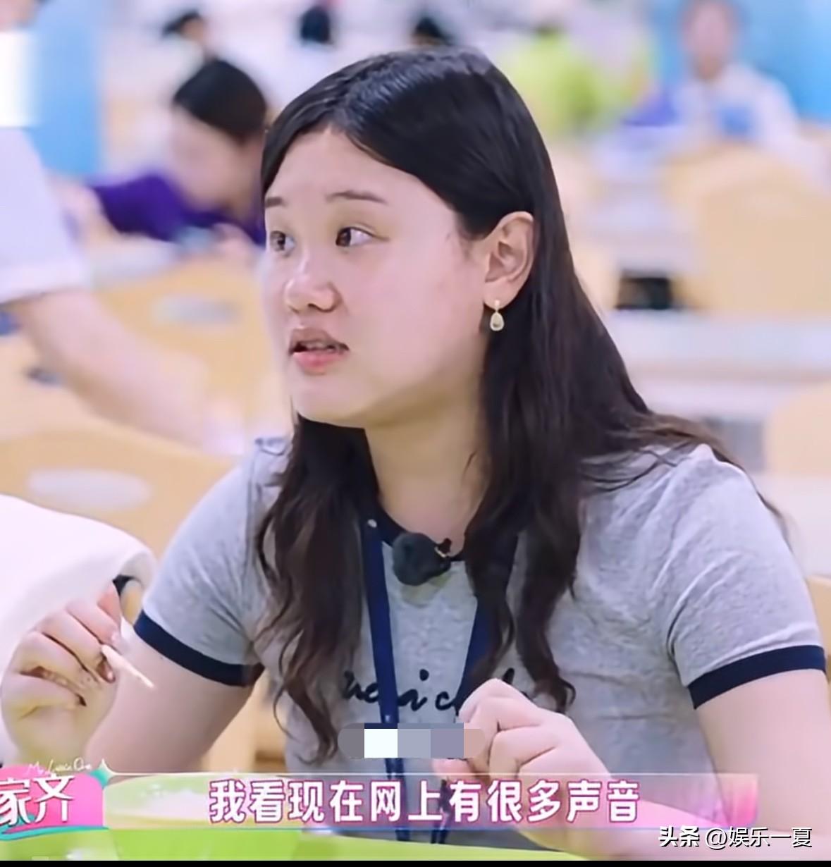 张家齐问邵子恒“我看现在网上很多声音说你是靠爸爸出名的，你自己内心对这种话题会抵