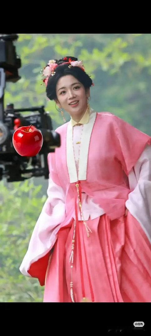 代娃露这土土的造型真的是很灾难了 