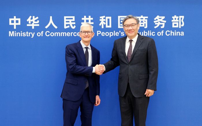 商务部部长王文涛会见苹果公司首席执行官蒂姆·库克，双方就中美经贸关系等议题进行了交流