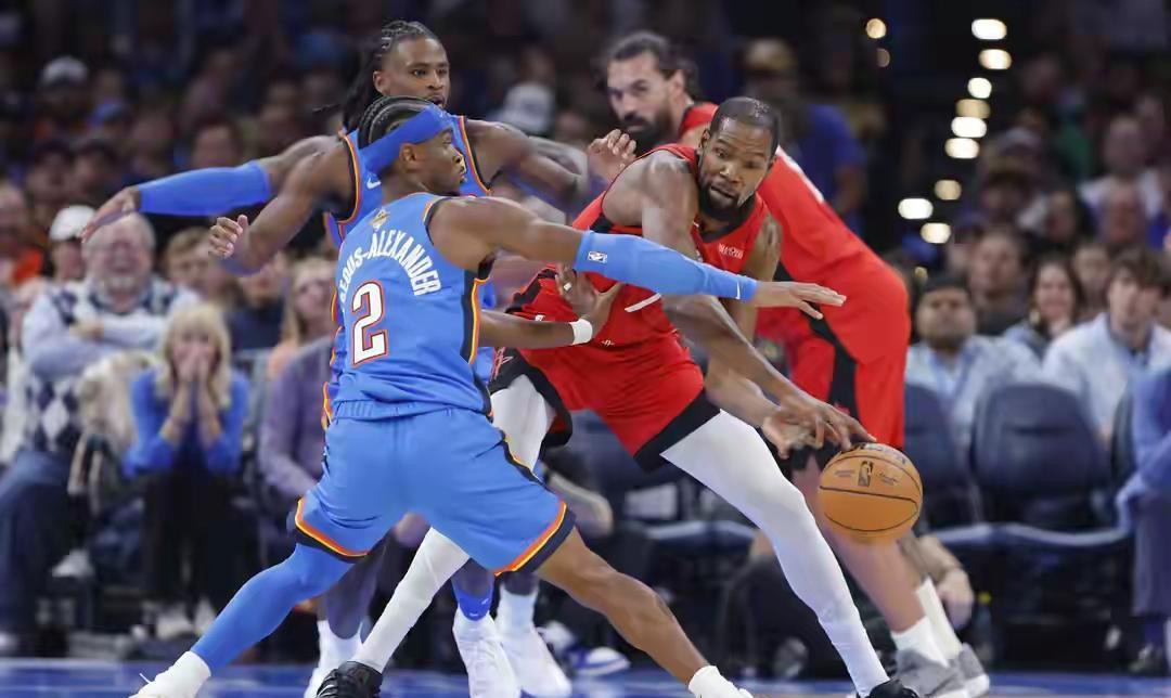 雷霆的腿脚还没站稳，联盟先给开了绿灯。
SGA扭了脚踝，霍姆格伦也踩了油门，队里