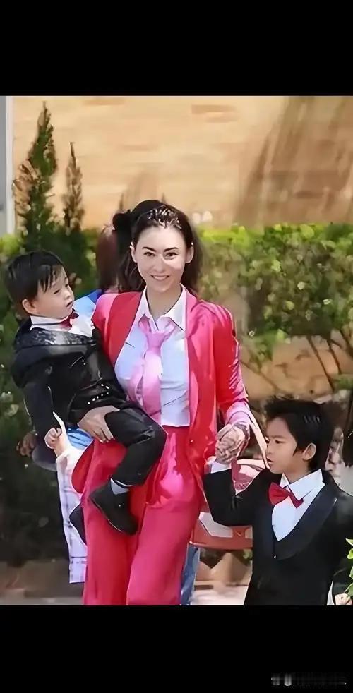 2026年情人节，张柏芝与18岁大儿子Lucas的约会甜蜜又温馨，瞬间成为大众焦