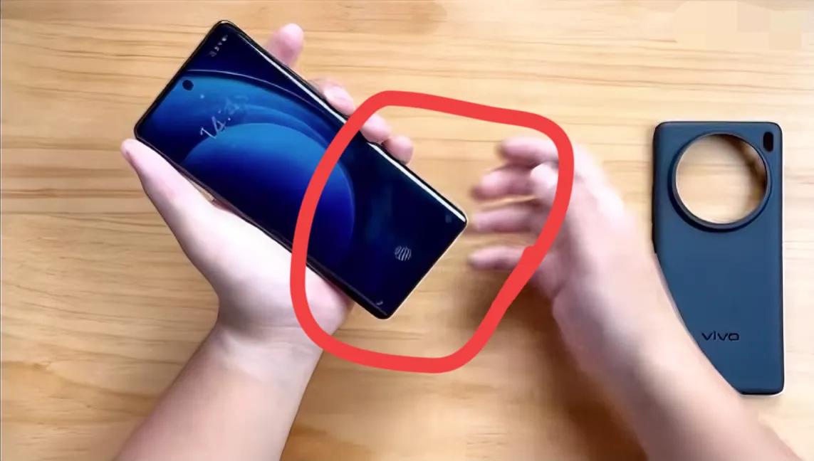 vivo x100pro这个机器也太离谱了，不是说好的超声波指纹是蓝厂专属吗，结