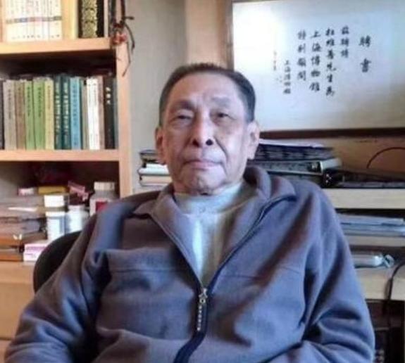 1991年，杜月笙的儿子杜维善来到了北京，想收回父亲当年购置的四合院，然而住户却