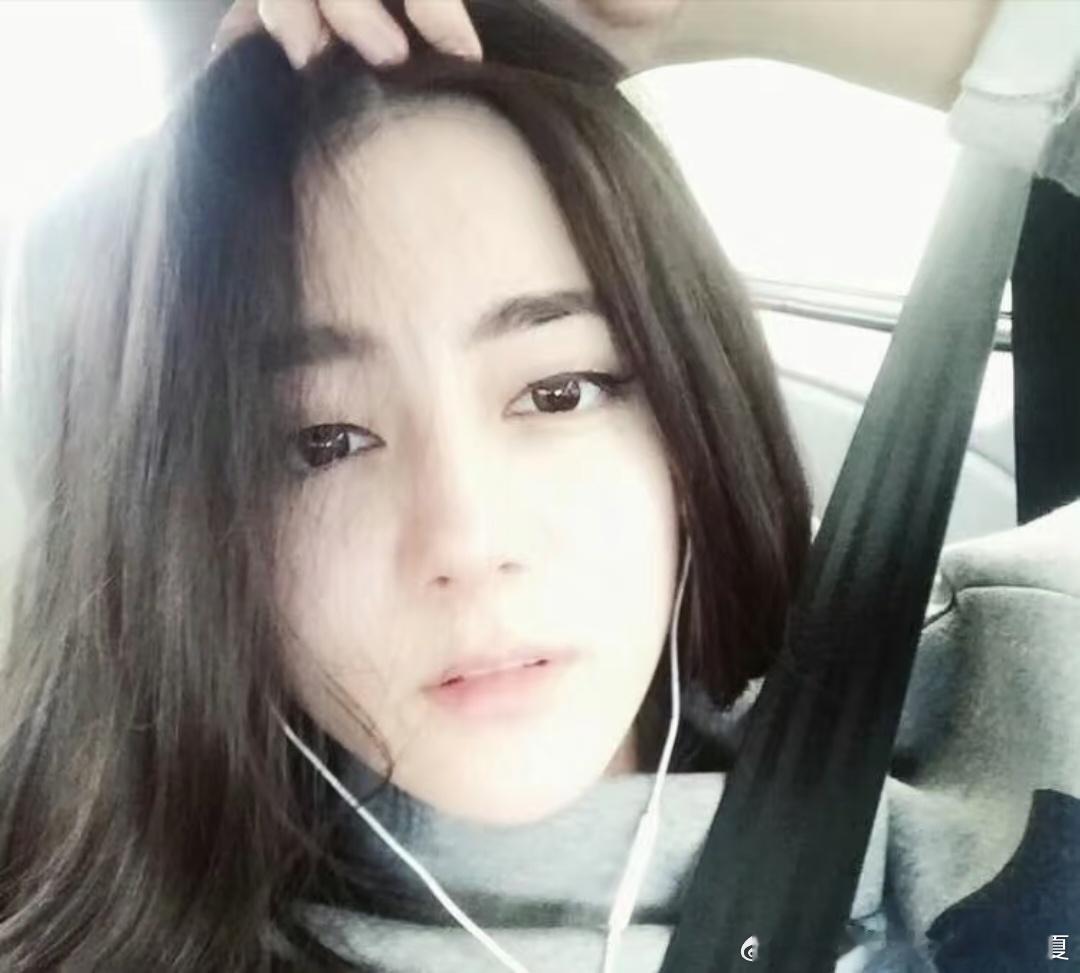 迪丽热巴早期自拍真的是不认识也会拿去当头像的程度 路上看到这样的女孩我会目送她一