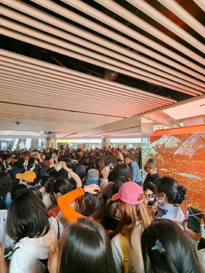 此沙前脚走后脚店里排长队此沙带货能力 温柔人品叠加超强带货实力真的太圈粉！双向奔