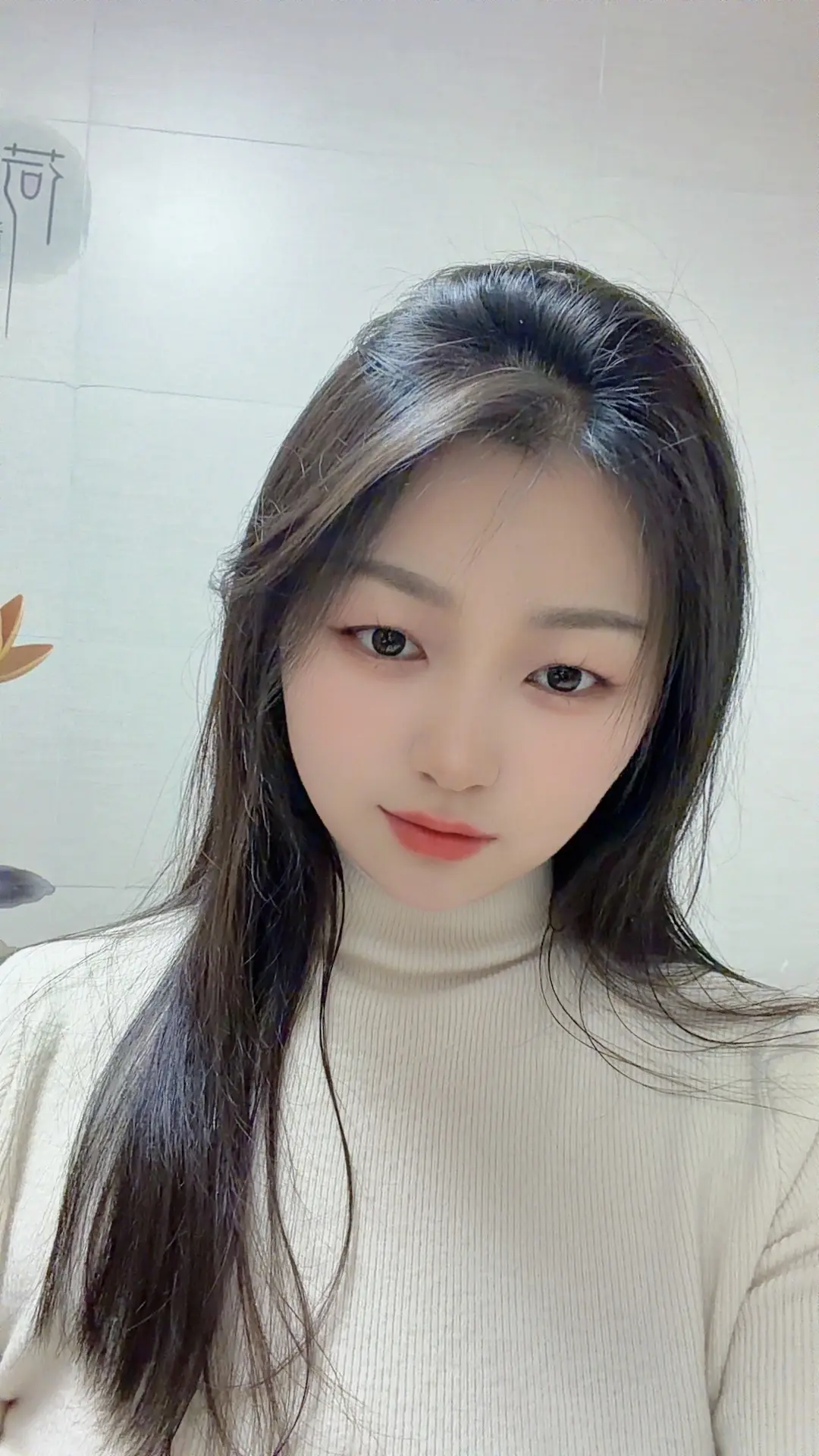 我该如何写我呢，写我如今有了鱼尾纹，写我青春已不在，那又怎样，我更喜欢...