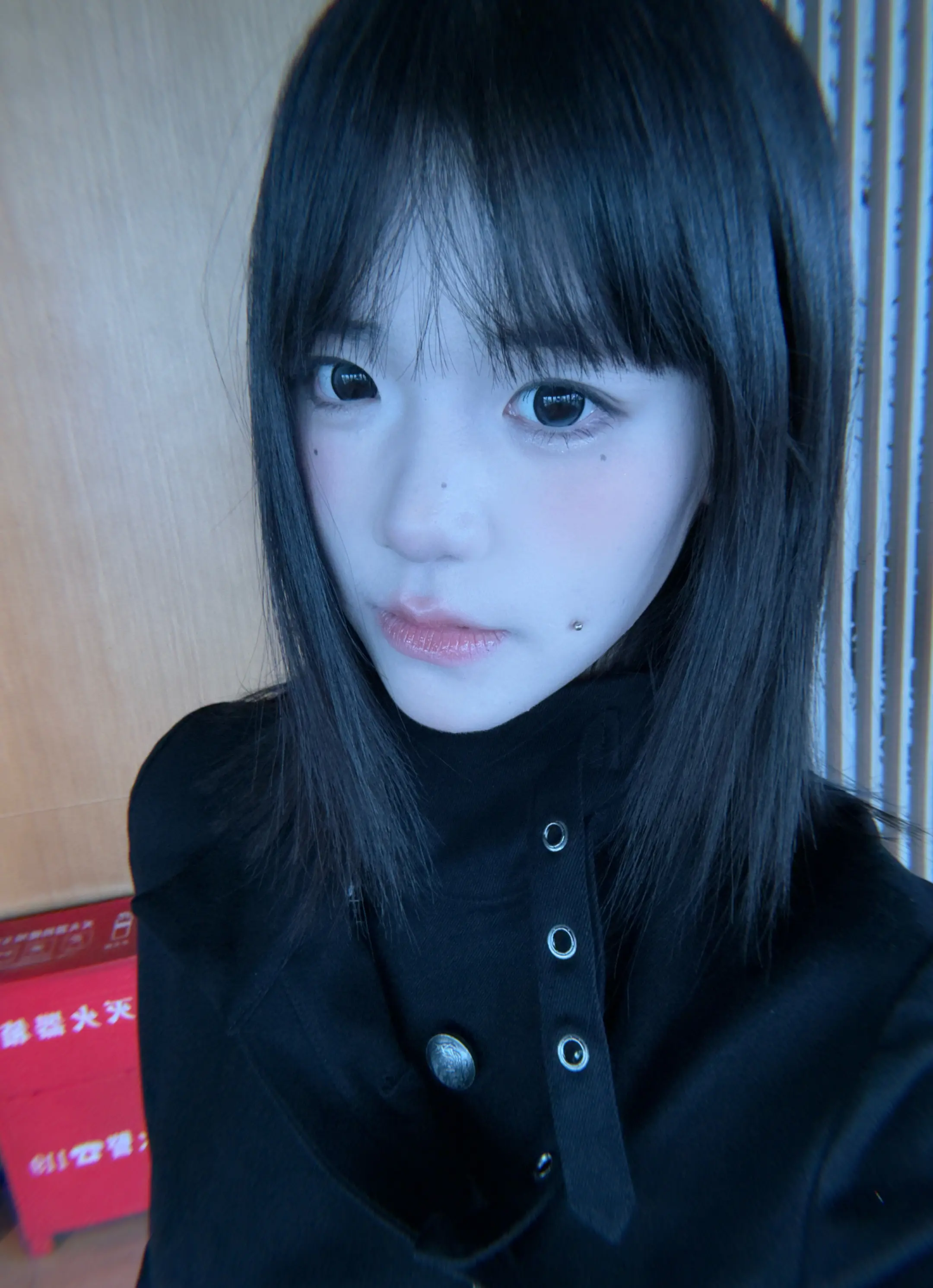 上吊到一半，又把脖子拿了出来，有点怕痒哈哈。