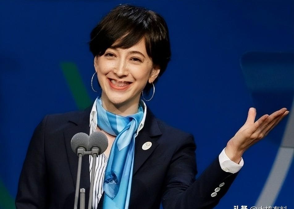 日本防相娶网红主播，婚内曝光性丑闻疑云,事件持续发酵
日本新首相高市早苗上任后，