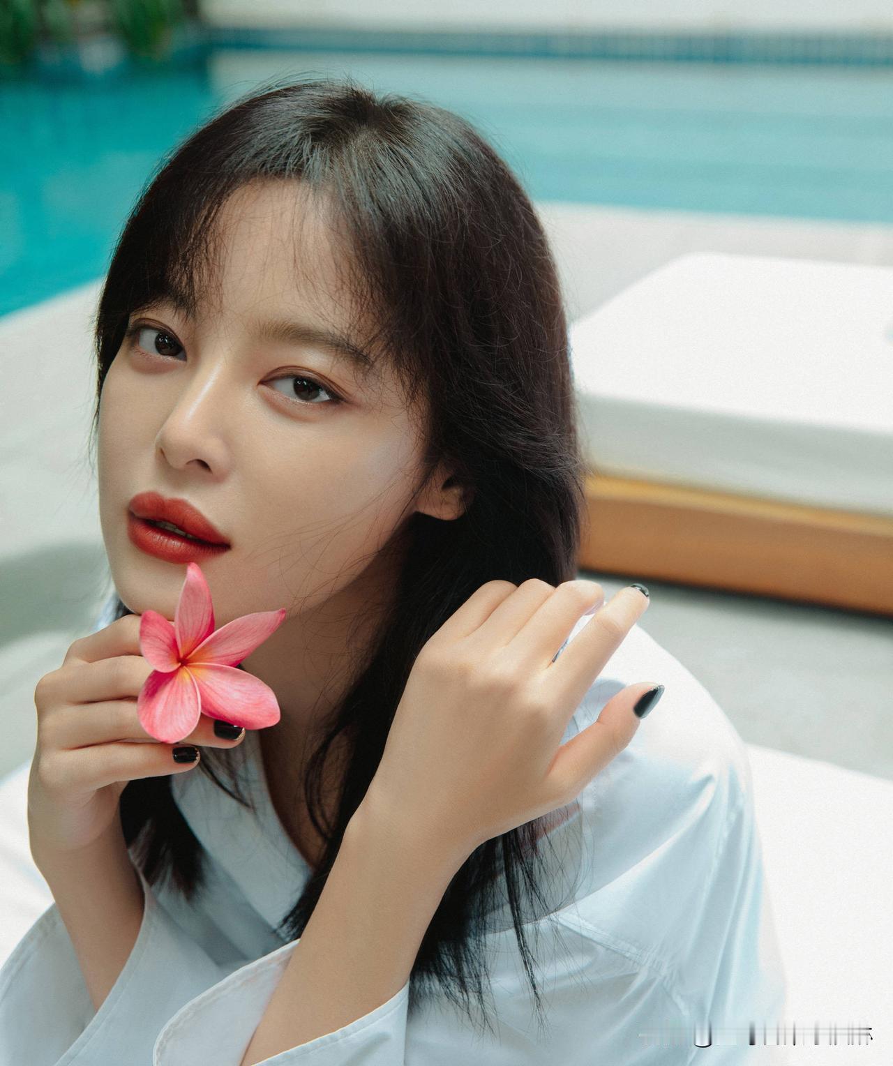 #辛芷蕾给怀孕的粉丝签早生贵女#
粉丝自己回应了，其实是她想要女儿，所以才让辛芷