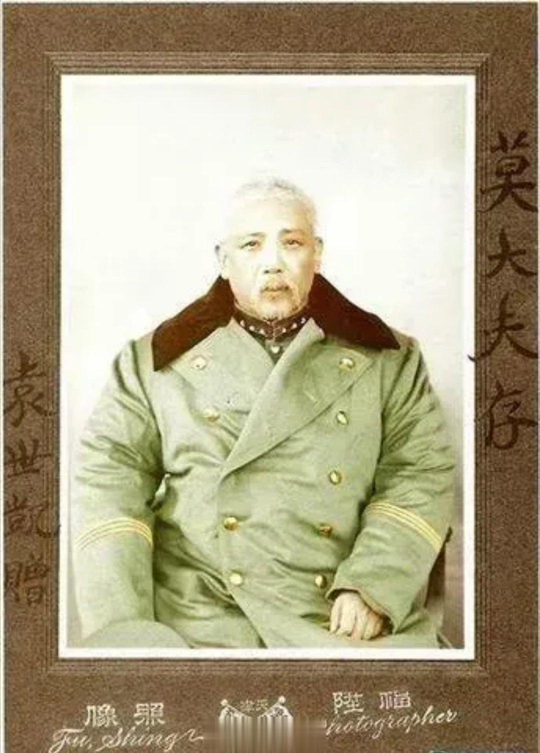 110年前，袁世凯的戎装照 ​​​