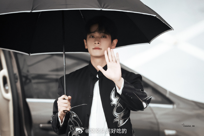 丞磊 周也录制剧综了...锦月如歌要播了？ ​​​