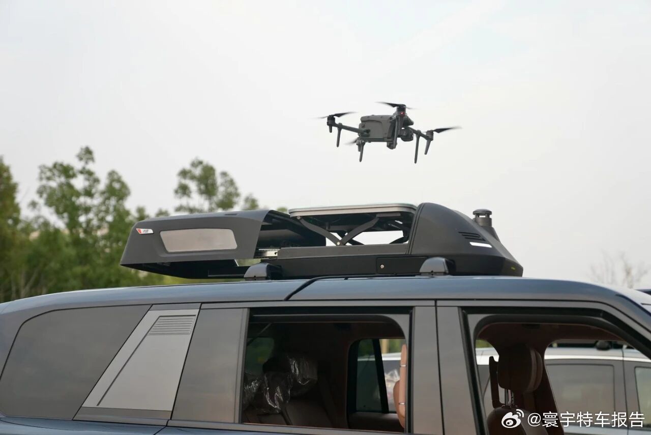 寰宇特车报告与方程豹搭载大疆车载无人机的路线不同，猛士科技选择了普宙无人机作为合