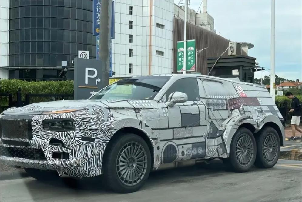 【小鹏分体式飞行汽谍照 将于广州车展进行预售】日前，我们从网络上获取到了一组小鹏