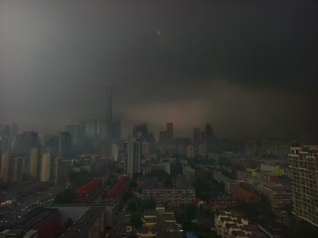 北京暴雨朋友圈看见的我心已死[柯基]距离回家还有一个星期时间就算潲雨了回家应该也