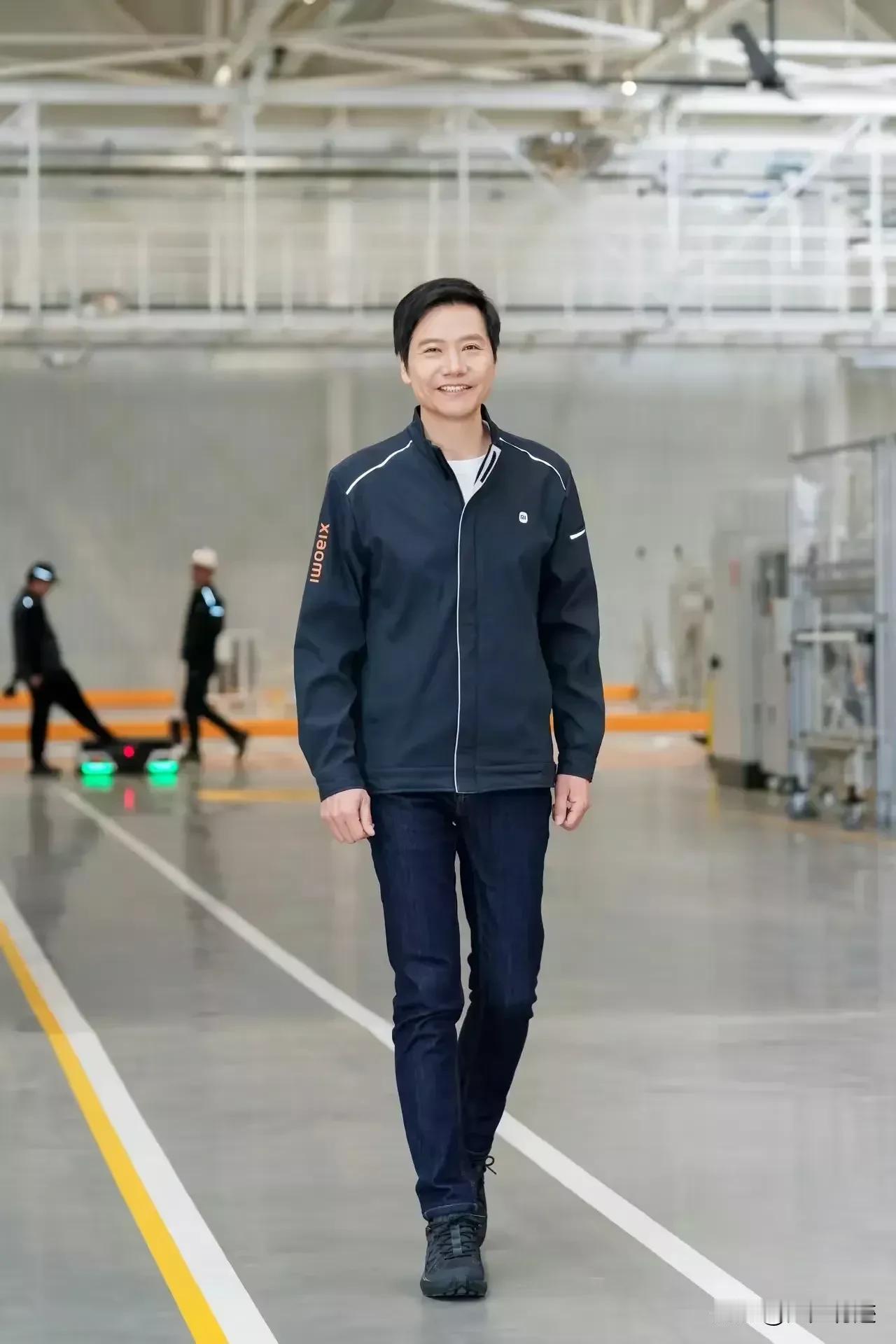 雷军这形象，就是小米最好、价值最高、最权威的代言人，根本不用再另外花钱请演员明星