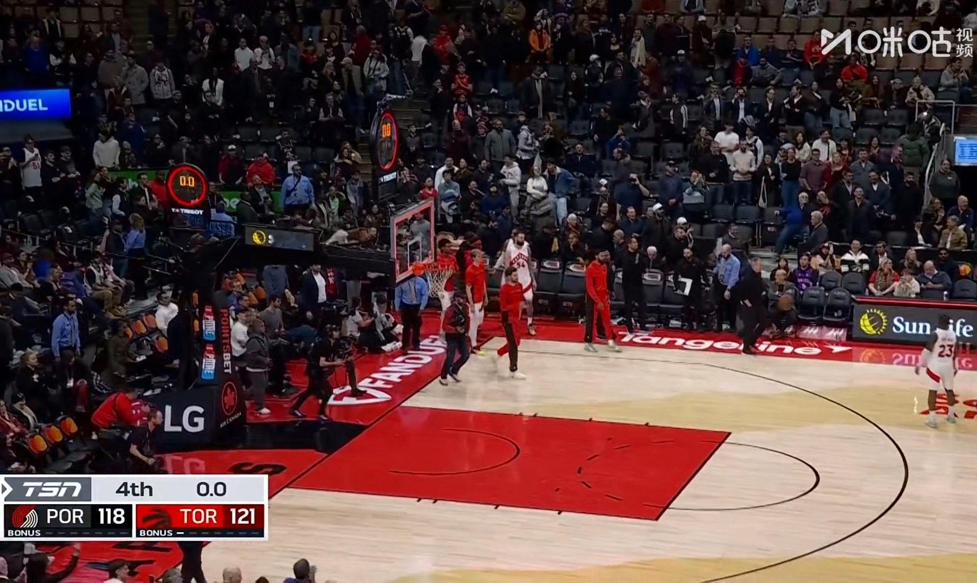 开拓者118-121不敌猛龙，湖人将在下一场比赛对阵猛龙队。杨瀚森本场比赛被DN