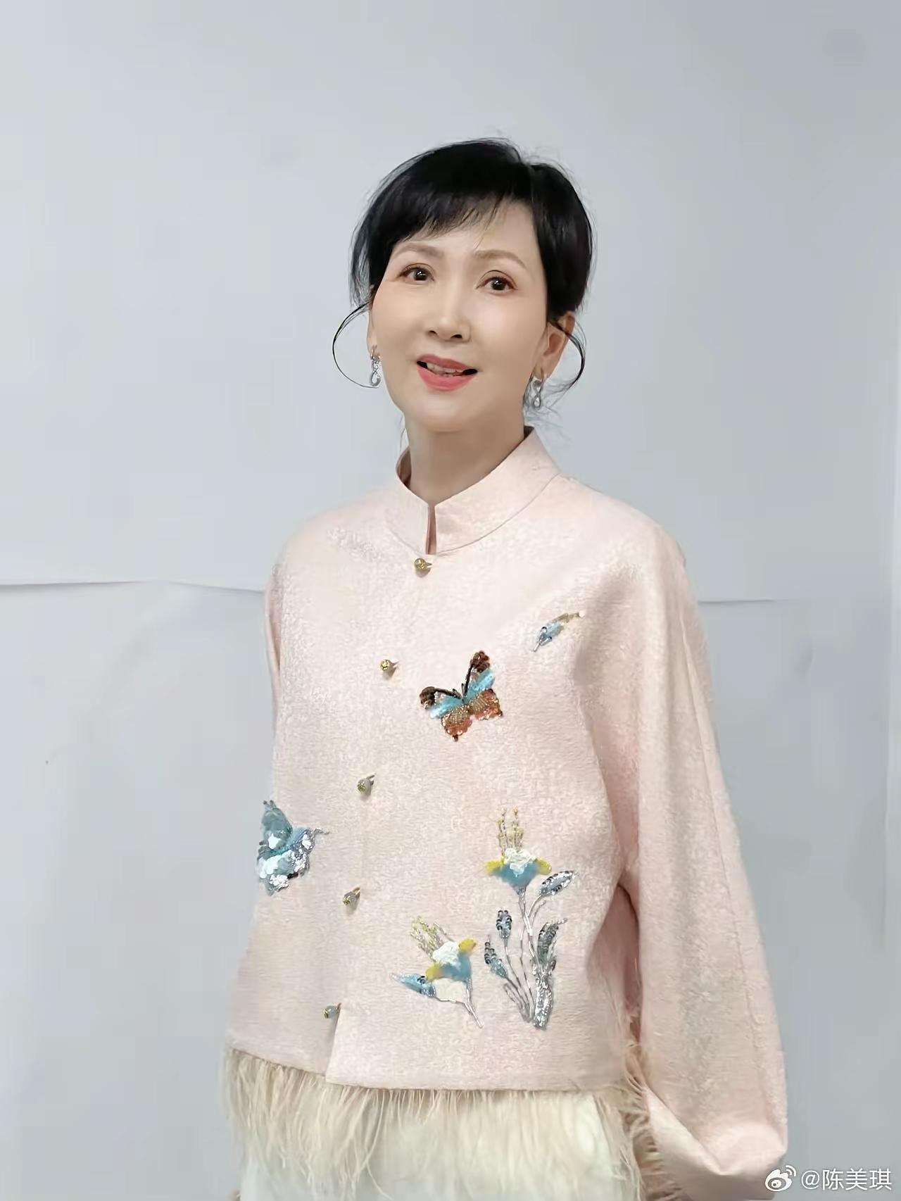 叶童、陈美琪、赵雅芝，三位风姿绰约的女性联袂出演了一部剧集。
此后30年，此剧始