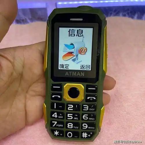 199块！诺基亚这回把智能机脸都打肿了——老人能视频、娃能定位、还能连微信，它偏