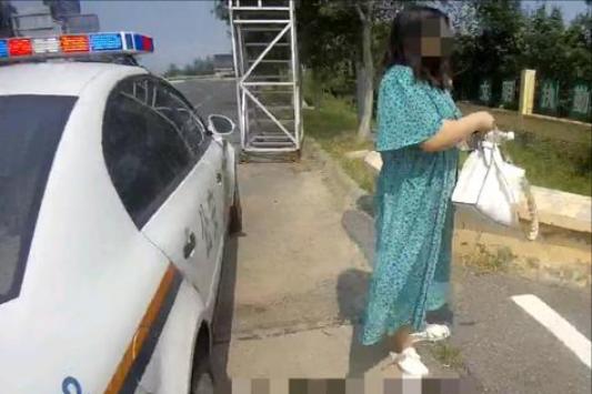 山西一名孕妇因为与婆婆起了矛盾，丈夫一怒之下将其扔在高速公路上，独自一人在道路上